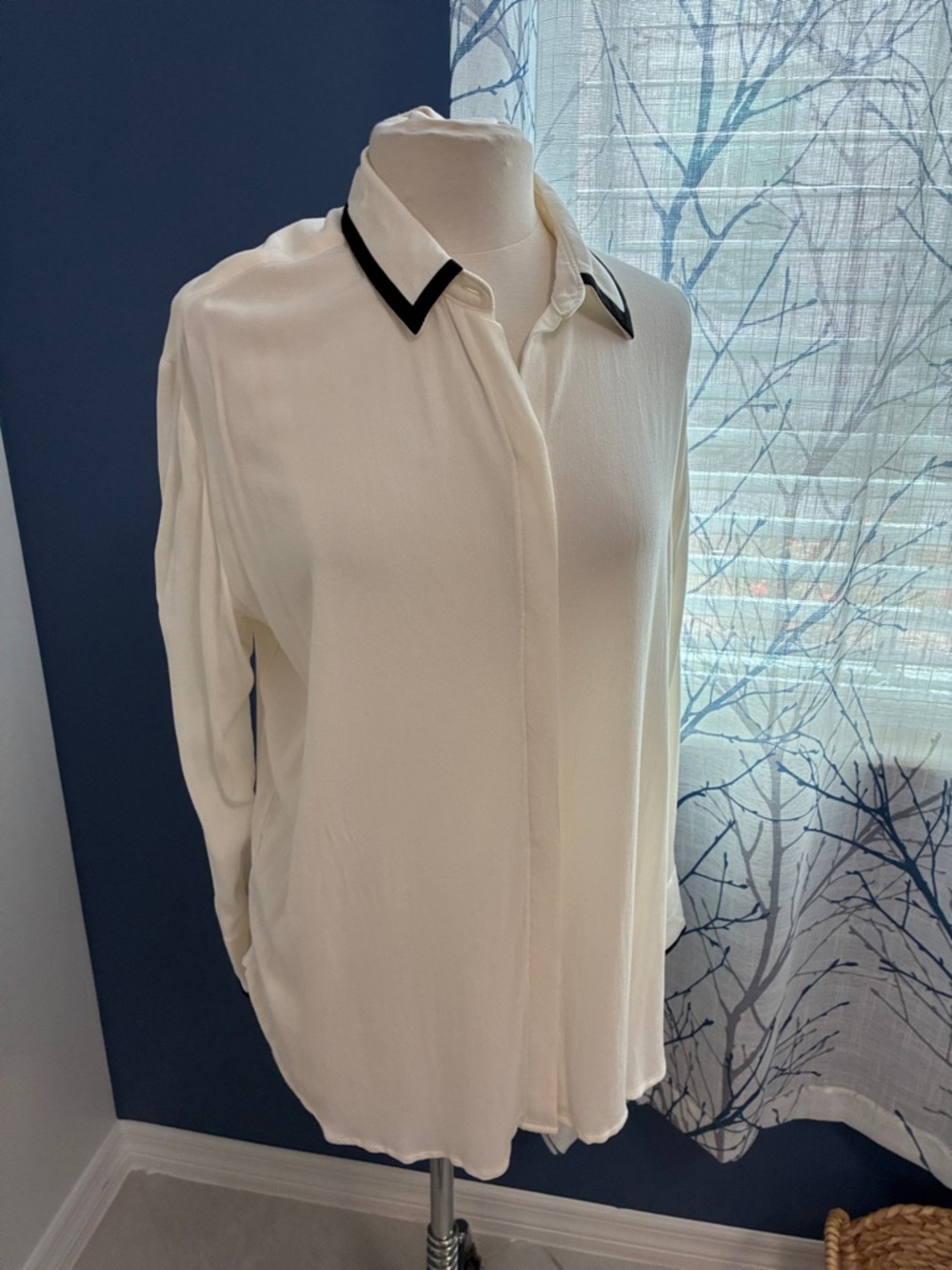 Old Navy Cream Button-Front Blouse with Black Trim Collar
